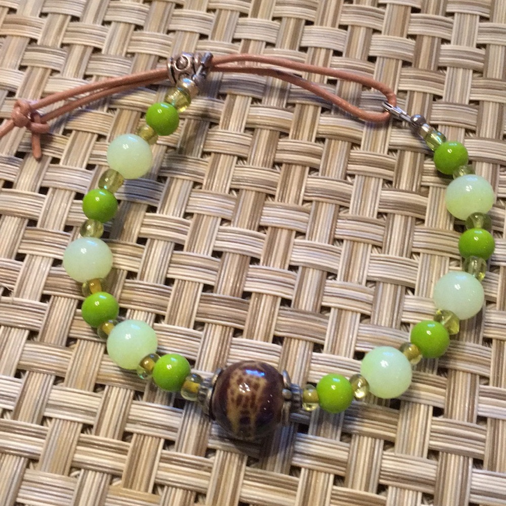 **3 for $20** Green Glass Bead Bracelet - Picture 1 of 5